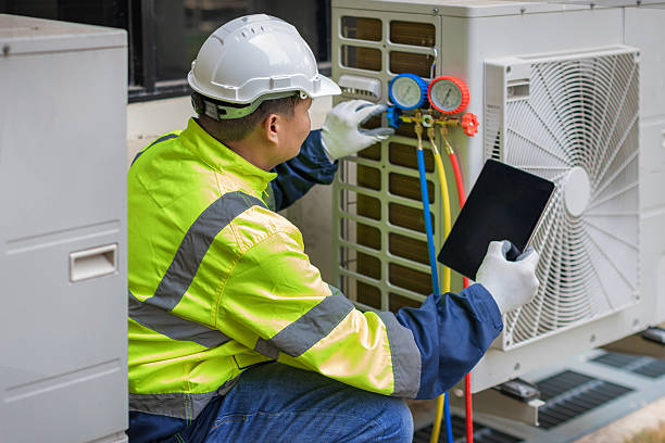 Professional Hvac technician working in Lee's Summit, MO